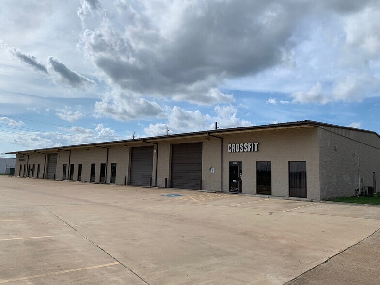 More Photos Of 10302-10308 Cash Rd, Stafford Warehouse For Lease
