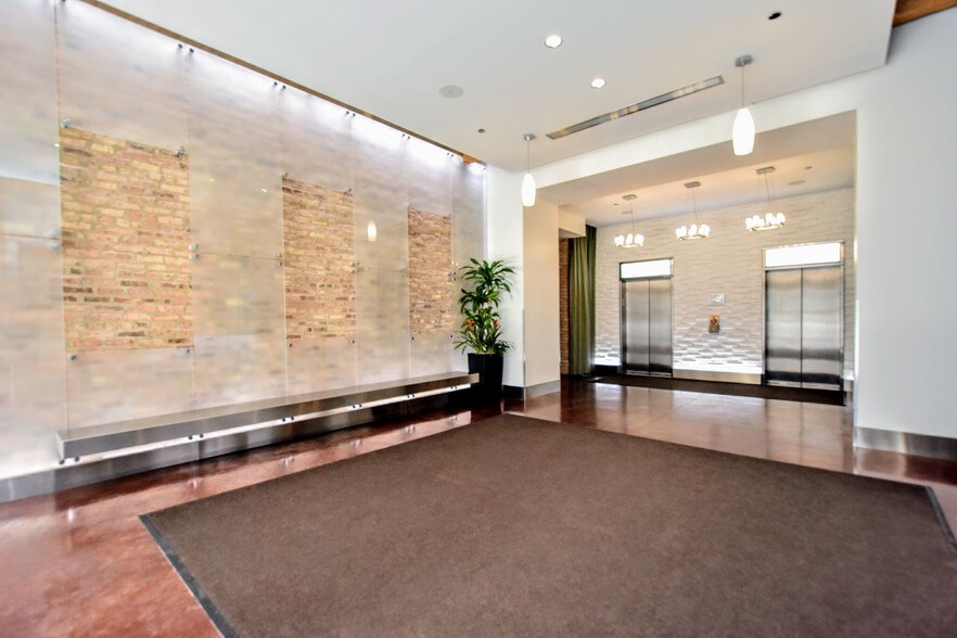 More Photos Of 626 W Jackson Blvd, Chicago Loft Creative Space For Lease