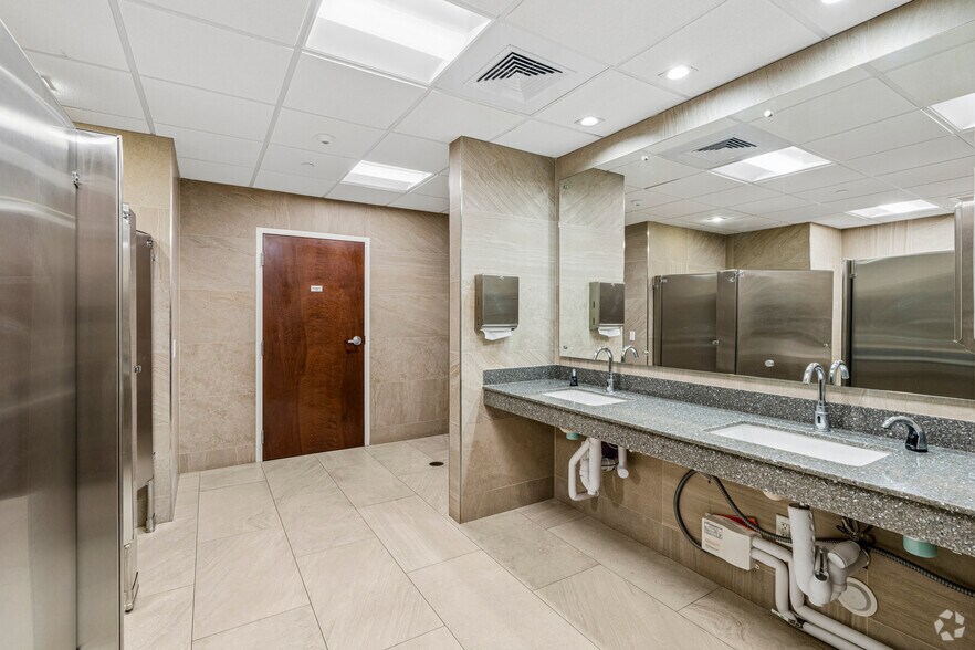 More Photos Of 4601 Sheridan St, Hollywood Office For Lease