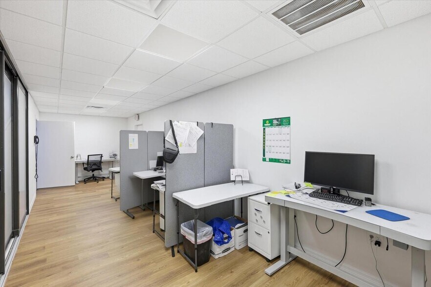 More Photos Of 711 60th St Ct E, Bradenton Light Distribution For Sale