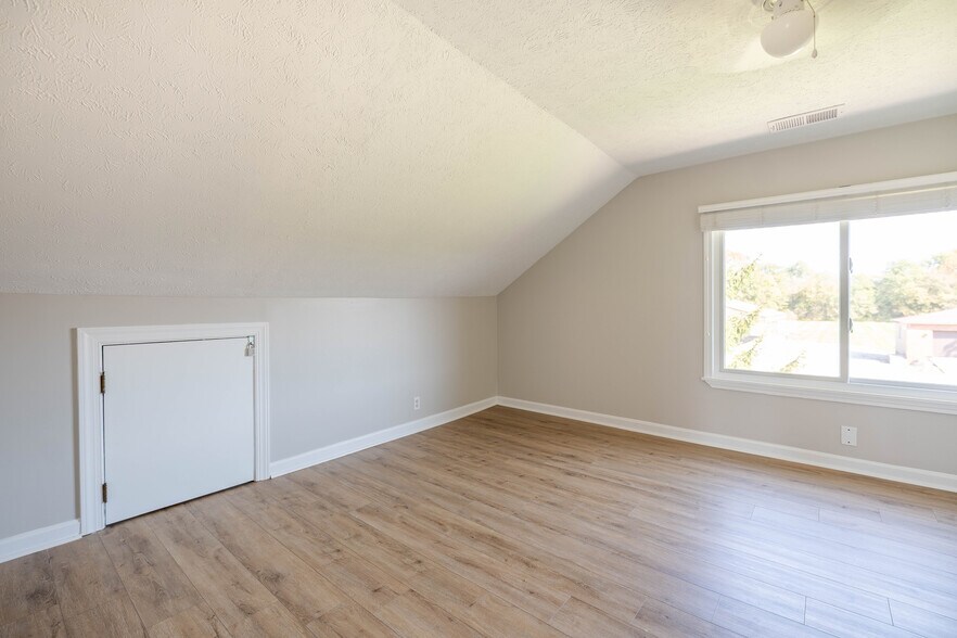 More Photos Of 204 Killen Rd, Memphis Flex For Sale