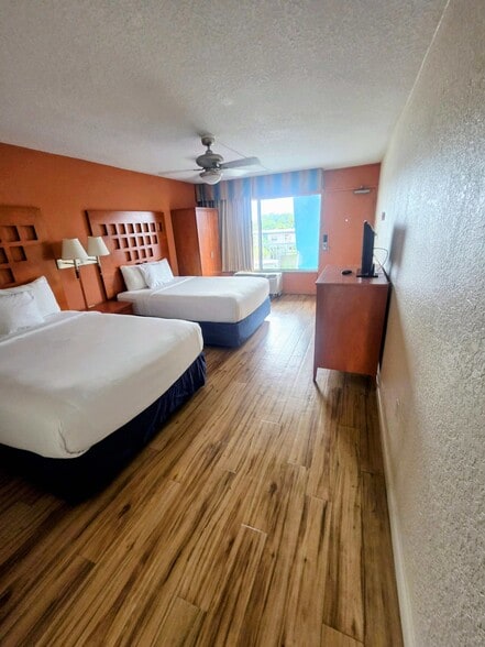 More Photos Of 2261 E Irlo Bronson Memorial Hwy, Kissimmee Hotel For Sale