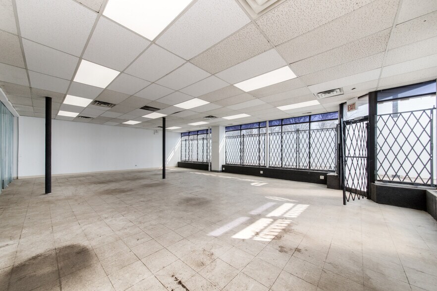 More Photos Of 5700-5716 N Western Ave, Chicago Storefront For Lease