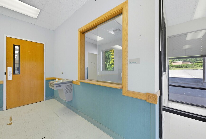 More Photos Of 508-514 Canterbury Rd, Kings Mountain Flex For Sale