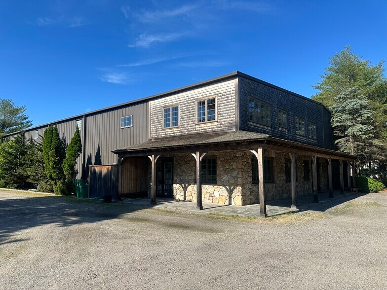 More Photos Of 22 A St, Edgartown Warehouse For Sale
