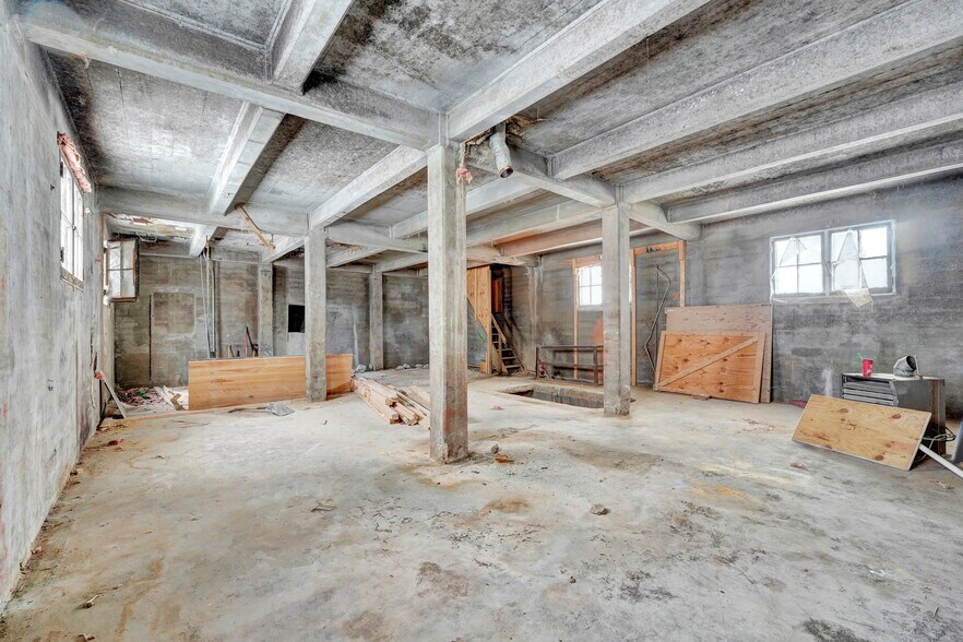 More Photos Of 47 Elm St, East Aurora Service For Sale