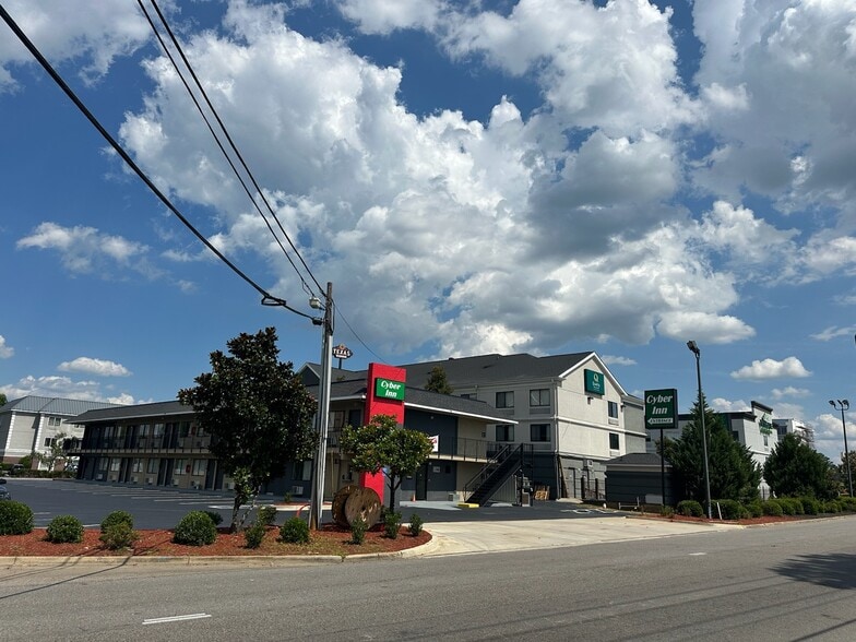 More Photos Of 2560 Center West Pky, Augusta Hotel For Sale