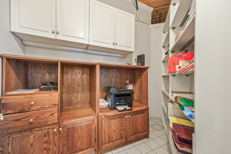 More Photos Of 535 10th Ave SW, Calgary Apartments For Sale