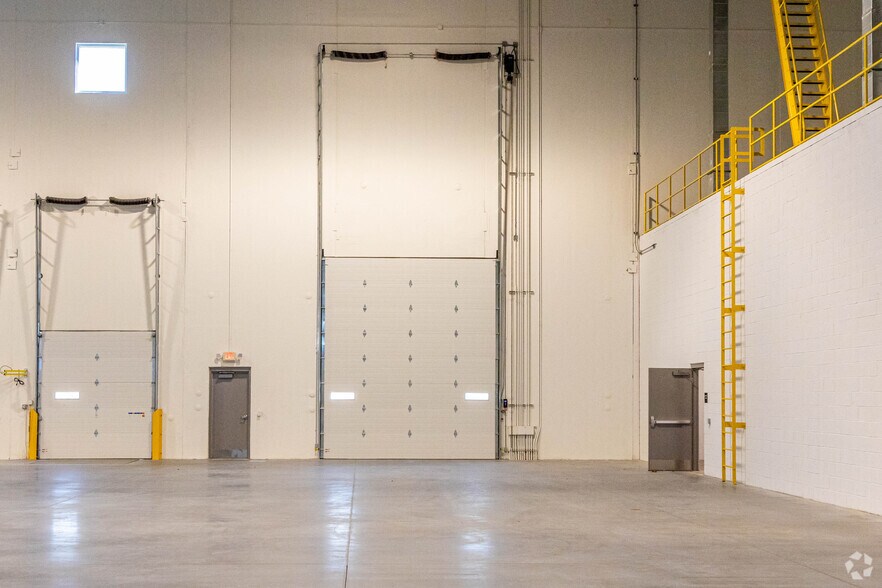 More Photos Of 925 Newark Ave, Elizabeth Unknown For Lease