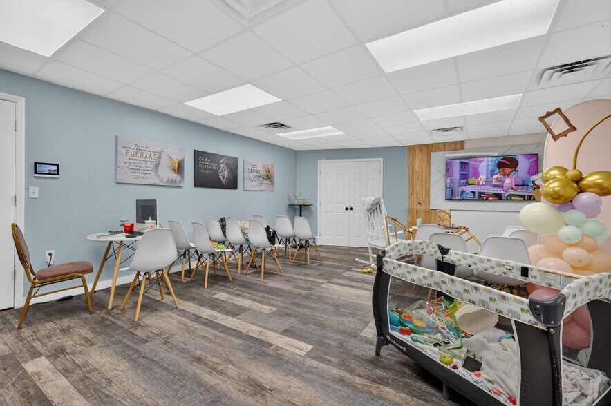 More Photos Of 3207-3229 13th St, Saint Cloud General Retail For Sale