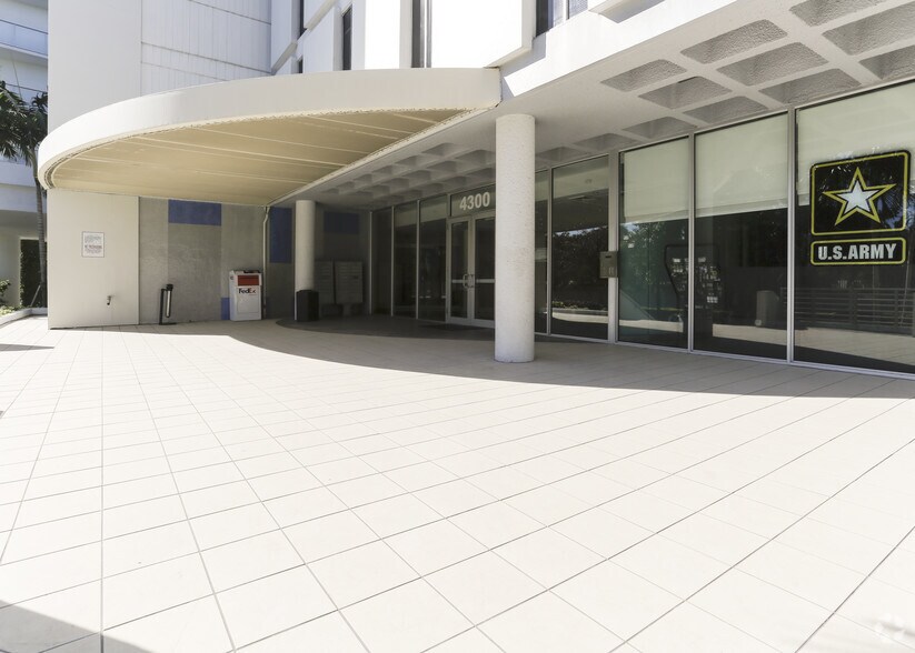 More Photos Of 4300 Biscayne Blvd, Miami Office Residential For Lease