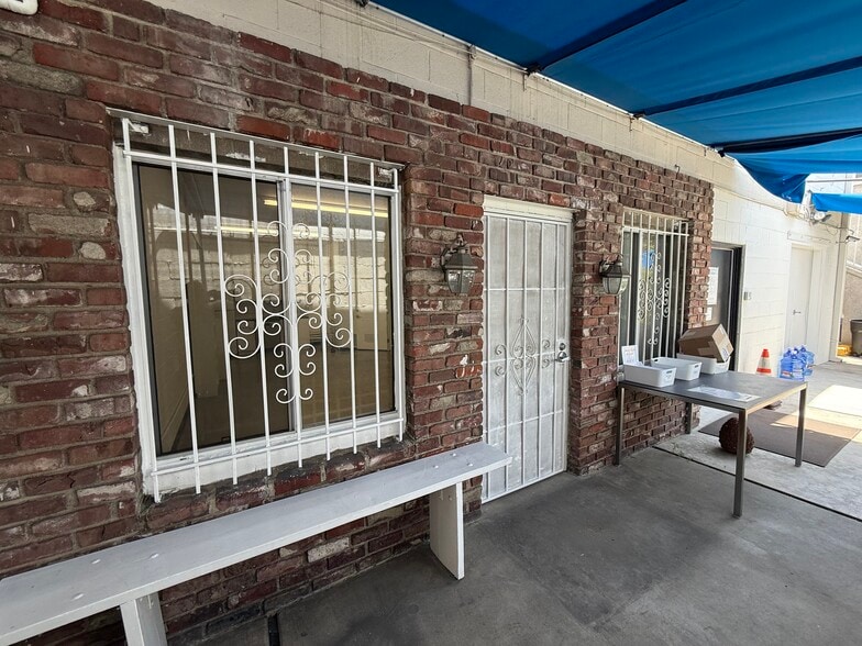 More Photos Of 8064-8066 Melrose Ave, Los Angeles Storefront For Lease