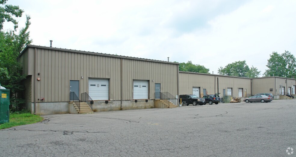 More Photos Of 41 Industrial Dr, Exeter Service For Lease