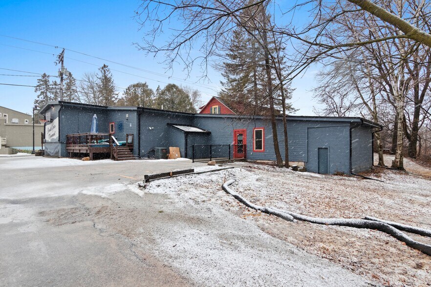 More Photos Of 1774 Riverside Dr, Suamico Freestanding For Lease