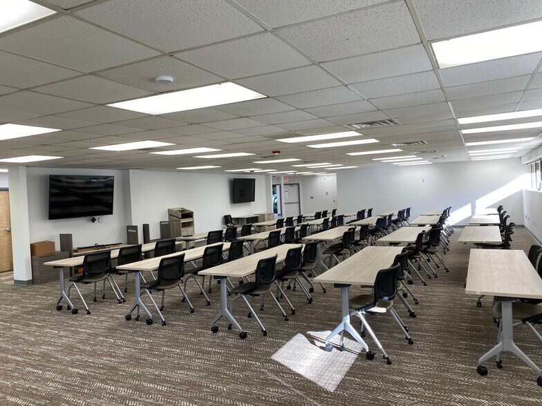 More Photos Of 610 Thimble Shoals Blvd, Newport News Unknown For Lease