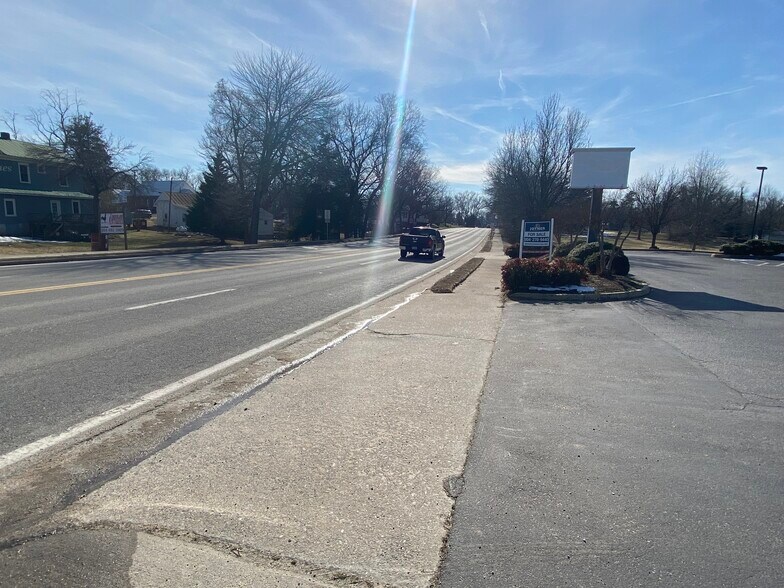 More Photos Of 1496 Anderson Hwy, Cumberland Bank For Lease