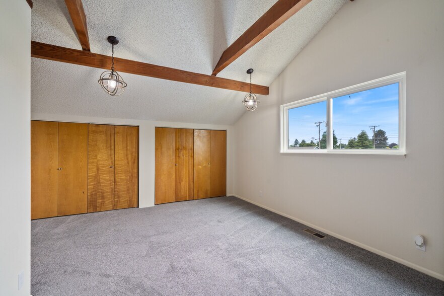 More Photos Of 1009-1011 Grove Ave, Tillamook Apartments For Sale