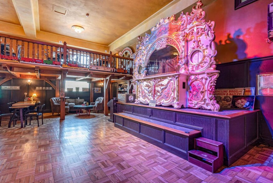 More Photos Of 623 Broadway St, Baraboo Specialty For Sale