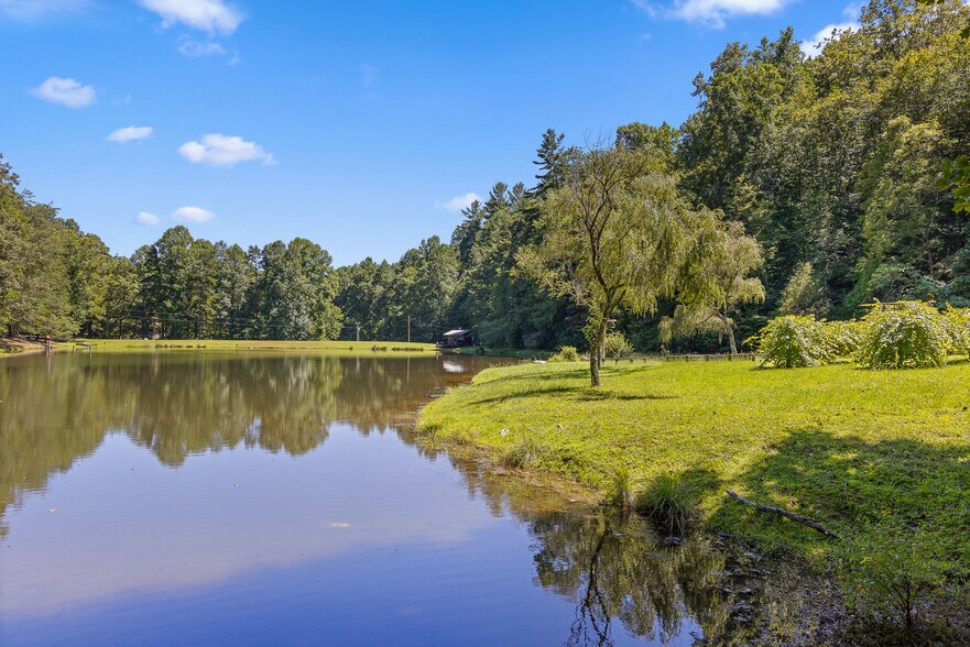 More Photos Of 340 Willow Creek Dr, Blue Ridge Hotel For Sale