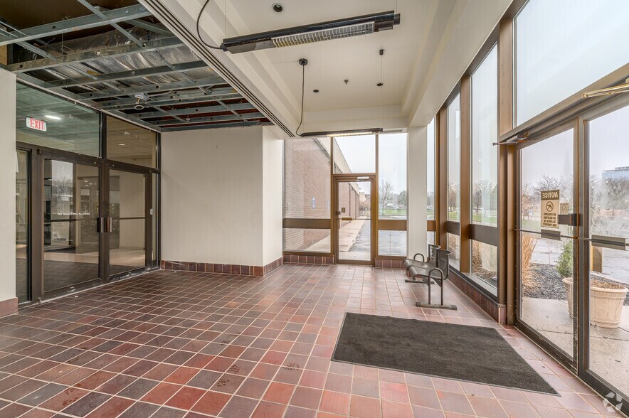 More Photos Of 23533 Mercantile Rd, Beachwood Showroom For Lease