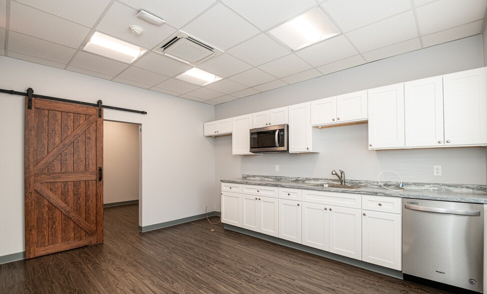 More Photos Of 607 North Ave, Wakefield Office For Lease