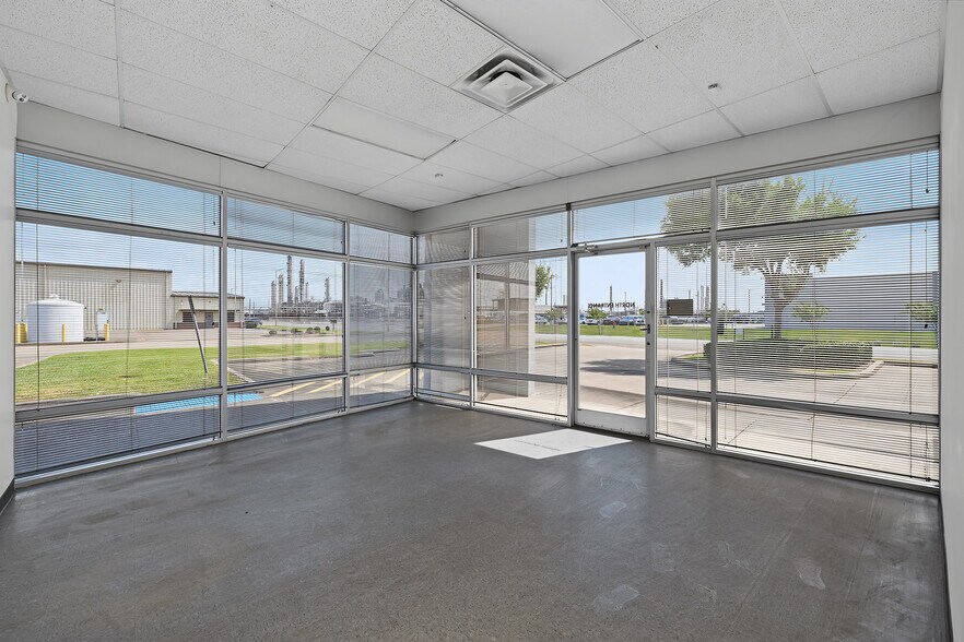 More Photos Of 10845 Strang Rd, La Porte Warehouse For Lease