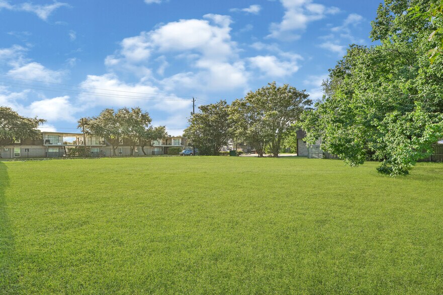 More Photos Of 1106 Witter St, Pasadena Industrial For Sale