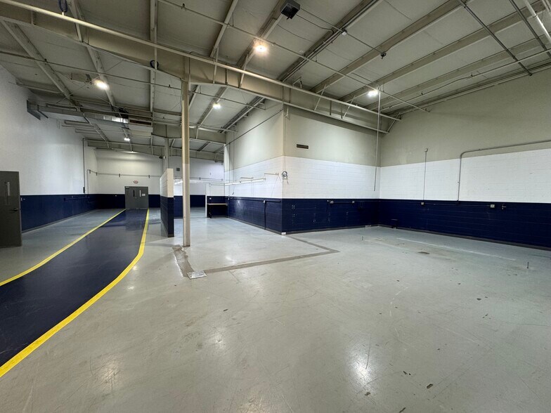 More Photos Of 4001 Methanol Ln, Indianapolis Warehouse For Lease