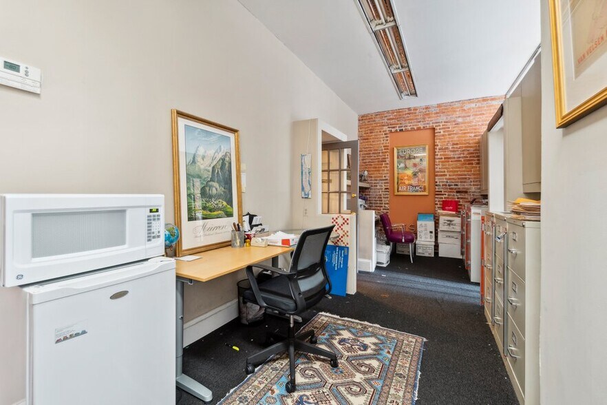 More Photos Of 519-521 N Charles St, Baltimore Office For Sale