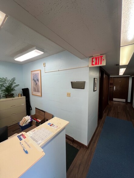 More Photos Of 1012 W Fairchild St, Danville Office For Sale