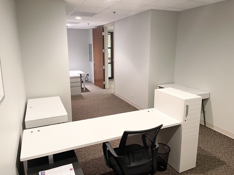 More Photos Of 10700 W Higgins Rd, Rosemont Office For Sale