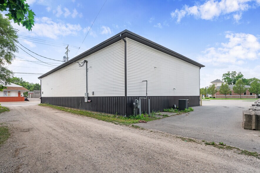 More Photos Of 805 Maple St, Big Rapids Storefront Retail Office For Sale