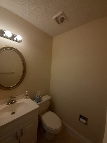 More Photos Of 5290 Seminole Blvd, Saint Petersburg Office For Sale