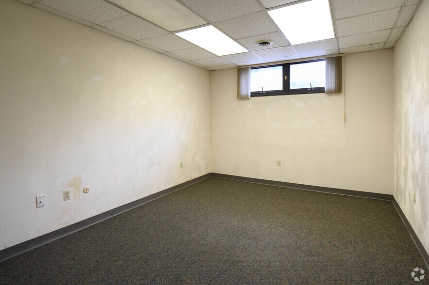 More Photos Of 231 Van Sciver Pky, Willingboro Medical For Sale