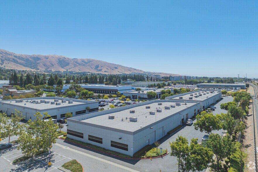 More Photos Of 3089-3113 Skyway Ct, Fremont Research And Development For Lease