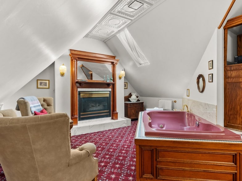 More Photos Of 908 Michigan St, Sturgeon Bay Hospitality For Sale