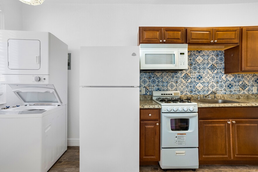 More Photos Of 114 Menores Ave, Coral Gables Apartments For Sale