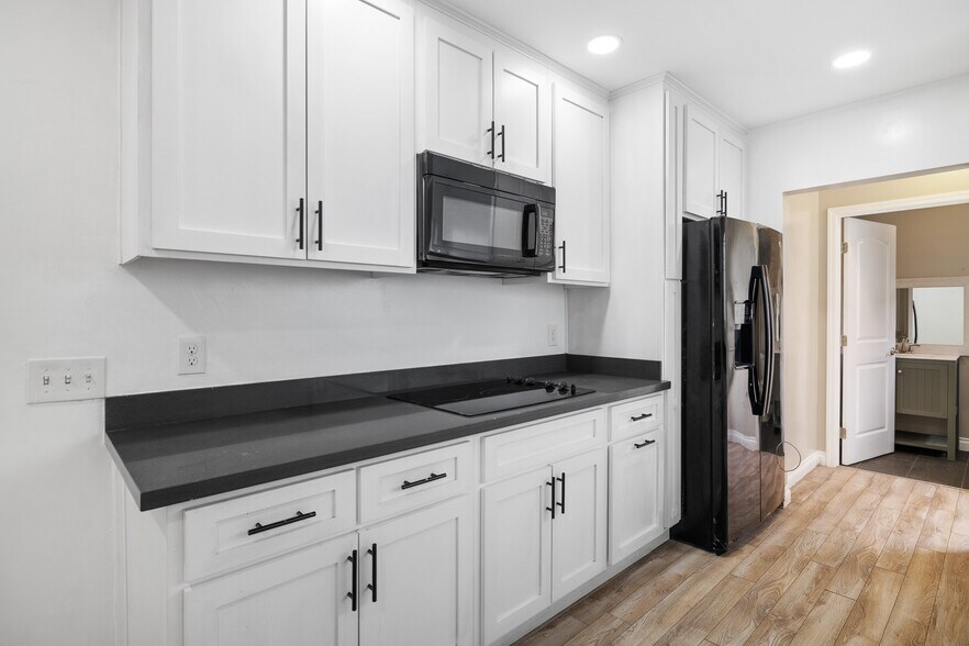 More Photos Of 5709 E Beverly Blvd, Los Angeles Office Residential For Lease