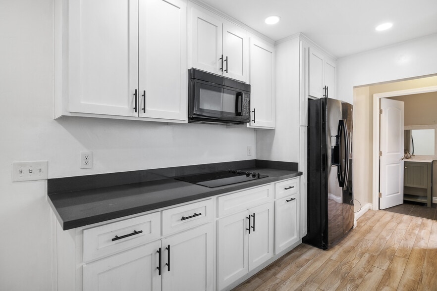 More Photos Of 5709 E Beverly Blvd, Los Angeles Office Residential For Sale