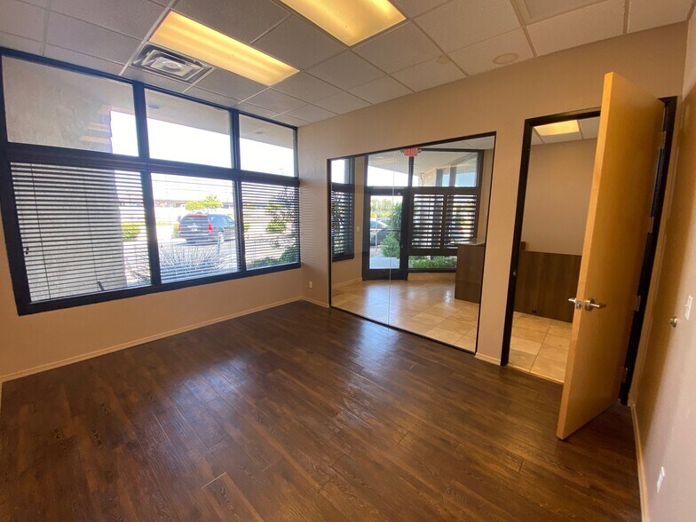 More Photos Of 7655 E Redfield Rd, Scottsdale Light Distribution For Lease