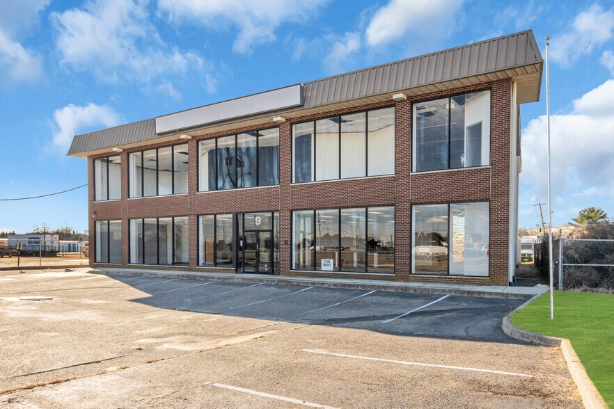 More Photos Of 9 Flint Rd, Toms River Showroom For Lease