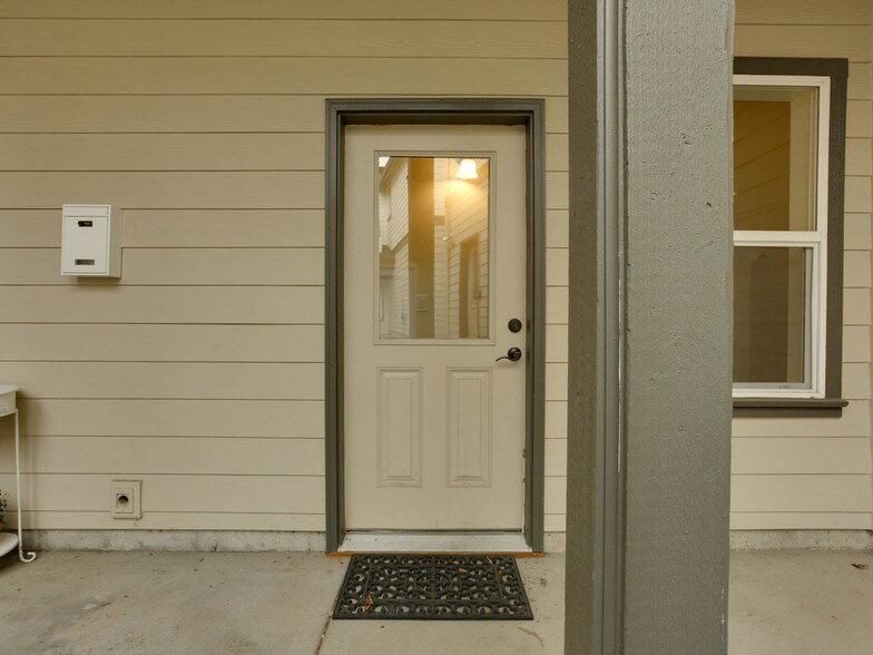 More Photos Of 1647 NE Market Dr, Fairview Apartments For Sale