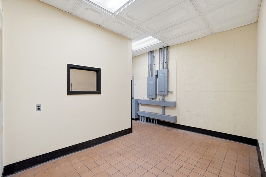 More Photos Of 1610 Germantown Rd, Middletown Restaurant For Sale