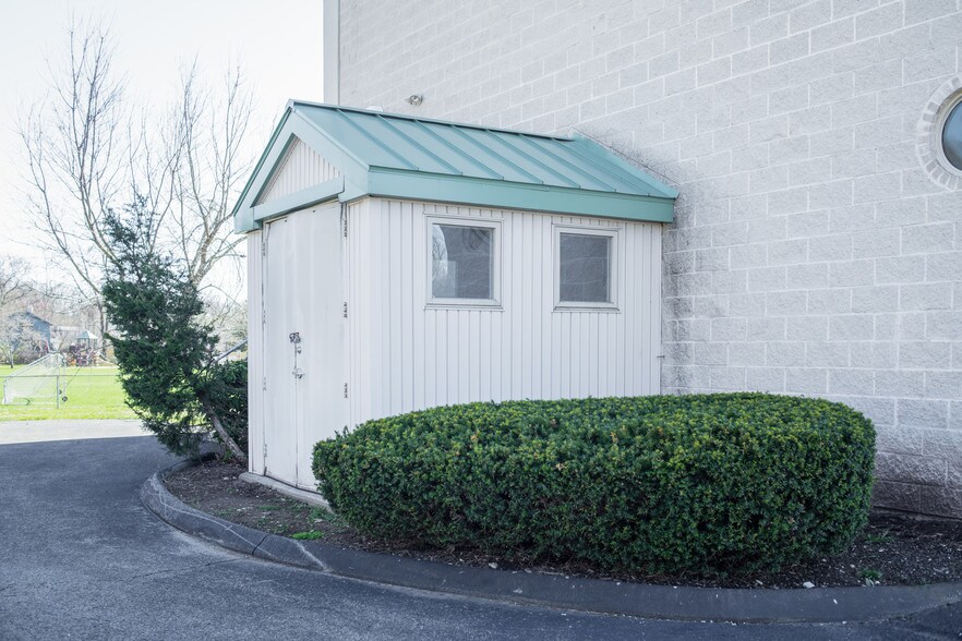 More Photos Of 4 Research Dr, Woodbridge Research And Development For Lease