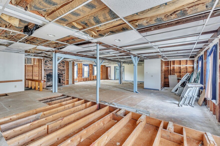 More Photos Of 297 Main St, Monson Storefront Retail Residential For Sale