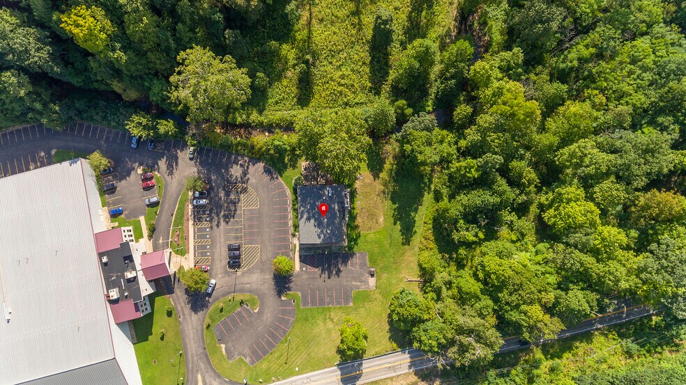 More Photos Of 715 Craigdell Rd, New Kensington Bar For Sale