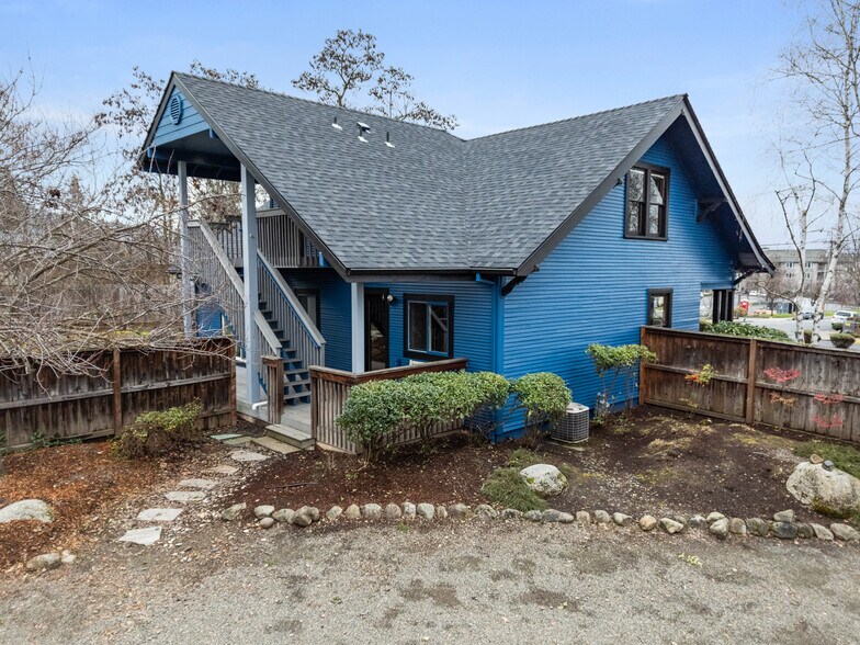More Photos Of 858 NE A St, Grants Pass Office For Sale