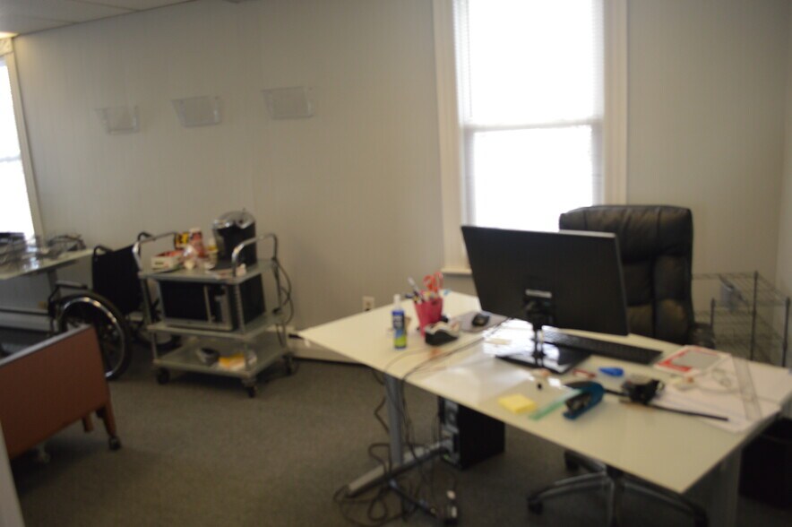 More Photos Of 6-14 Elm St, Oakland Storefront Retail Office For Lease