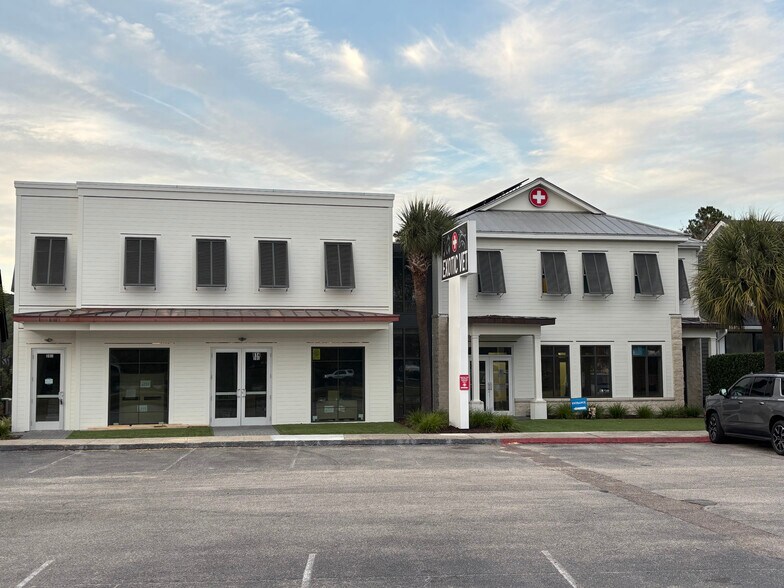 More Photos Of 814 Johnnie Dodds Blvd, Mount Pleasant Medical For Lease