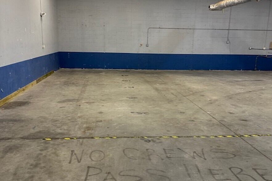 More Photos Of 3111 Skyway Cir, Melbourne Warehouse For Lease